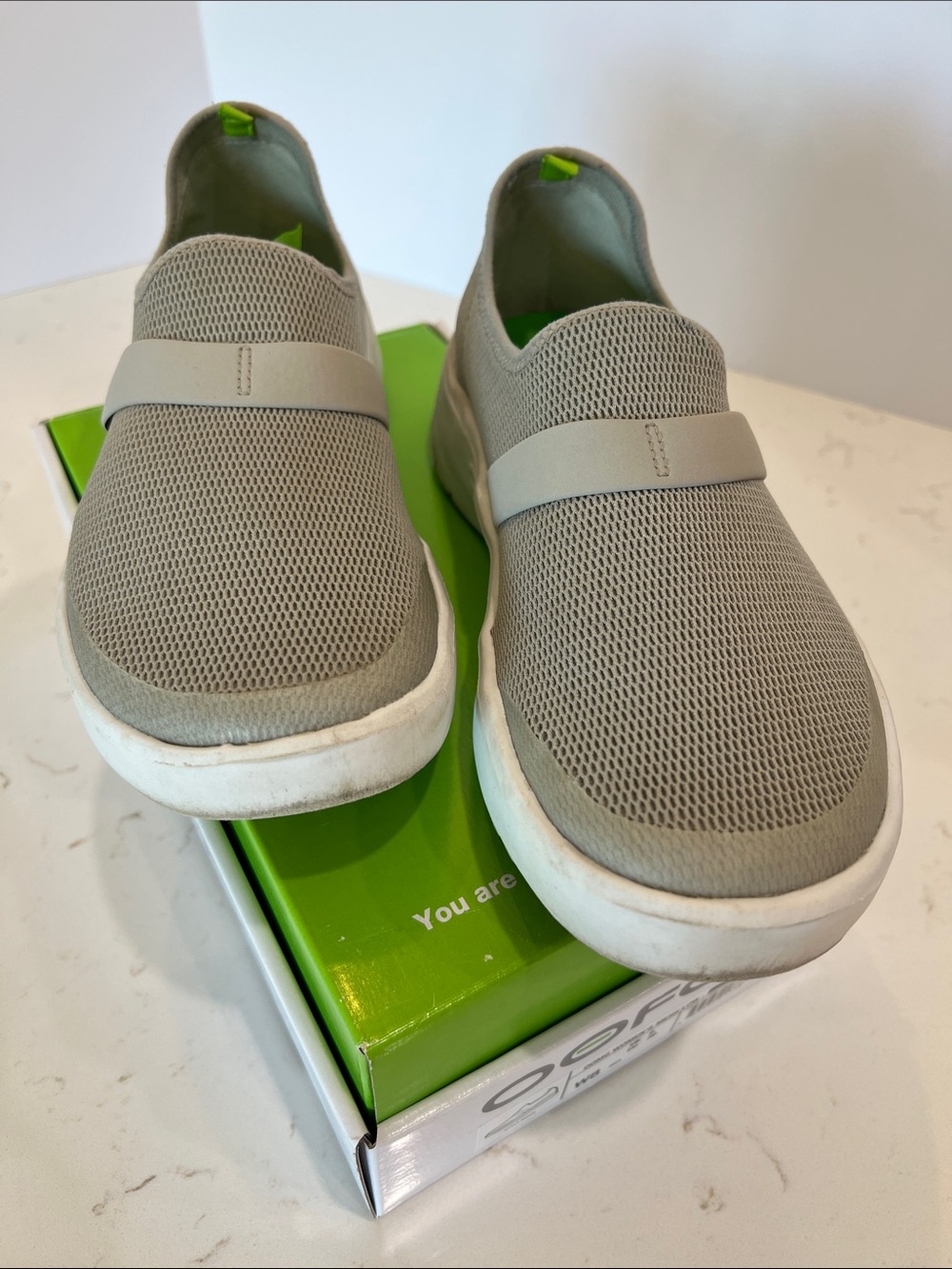 OOFOS OOMG Mesh Low Recovery Slip-On Sneakers Gray White Women’s Size 8 #5070 - Picture 1 of 12